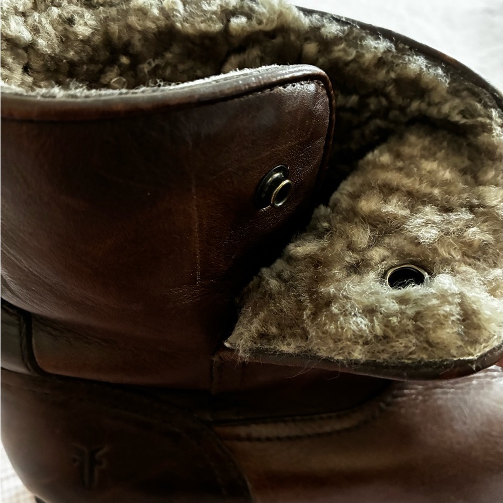 Women’s Frye Brown Leather Boots with Shearling Lining throughout - Picture 4 of 7